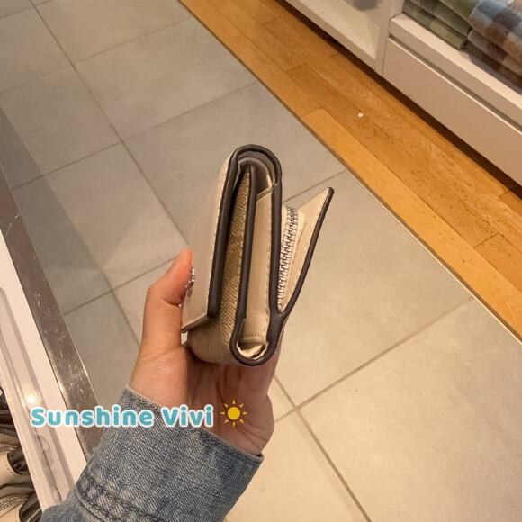 NWT Coach Micro Wallet In Signature Canvas CM761 SV/LIGHT KHAKI/CHALK - Picture 3 of 7